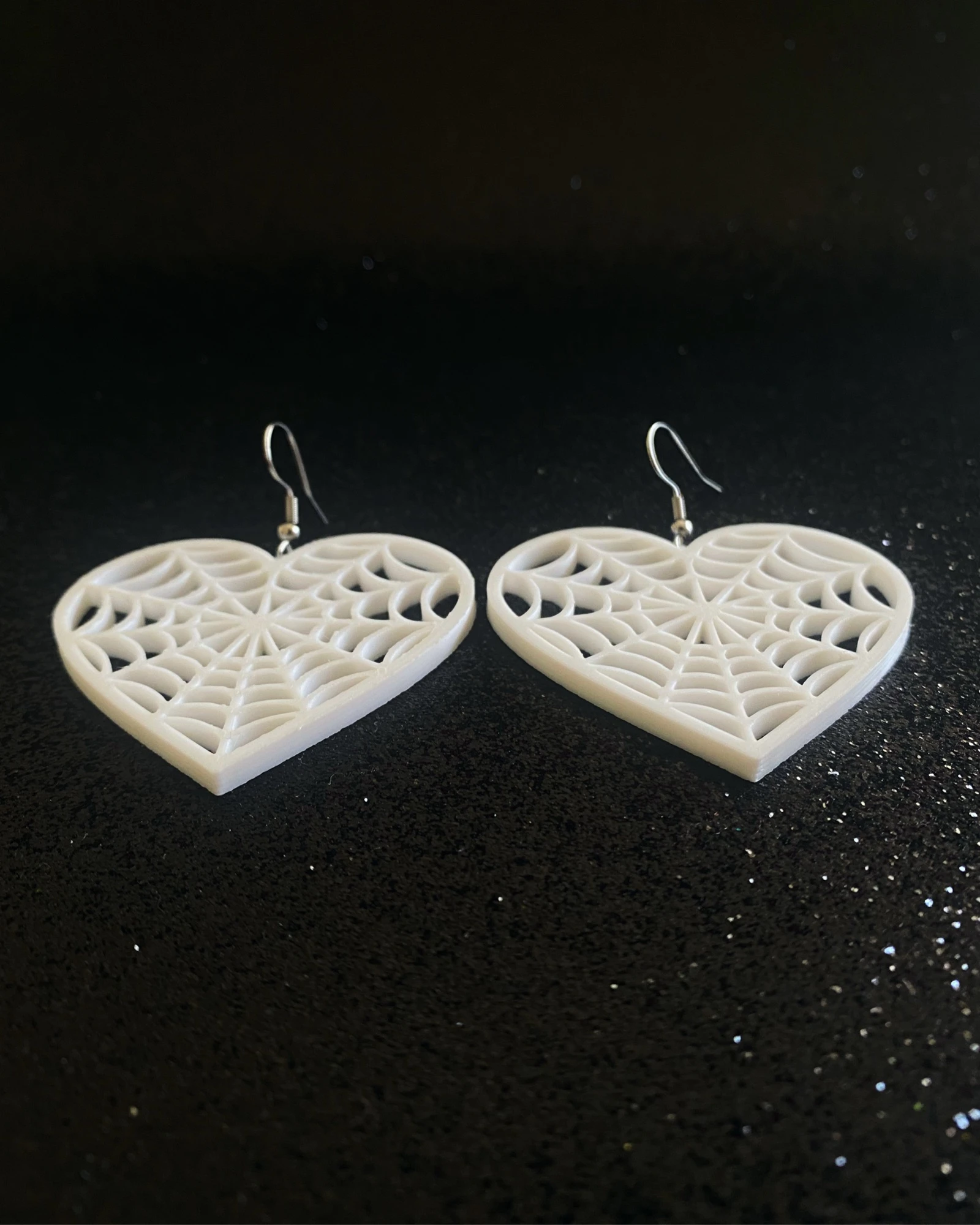 3D Spider Web Heart Earrings - Goth / Alt / Halloween Style – photo 2